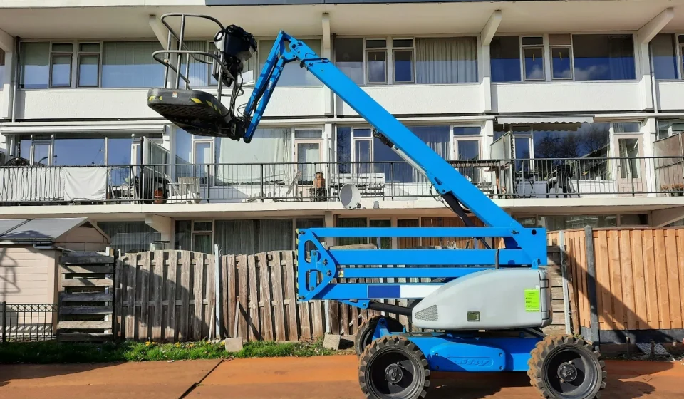 mast boom lifts manufacturer